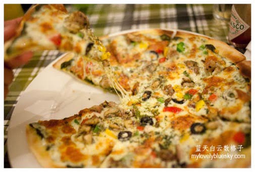 12" Pollo Pesto Pizza