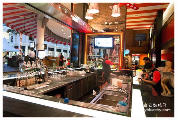 Gurney Paragon: T.G.I Fridays