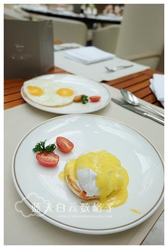 Hotel Indonesia Kempinski : Signatures Restaurant's Breakfast Buffet